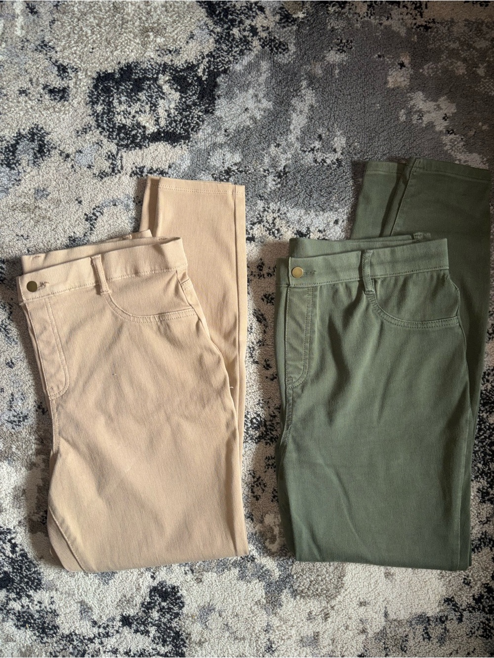 Time and Tru Beige and Olive Leggings Duo